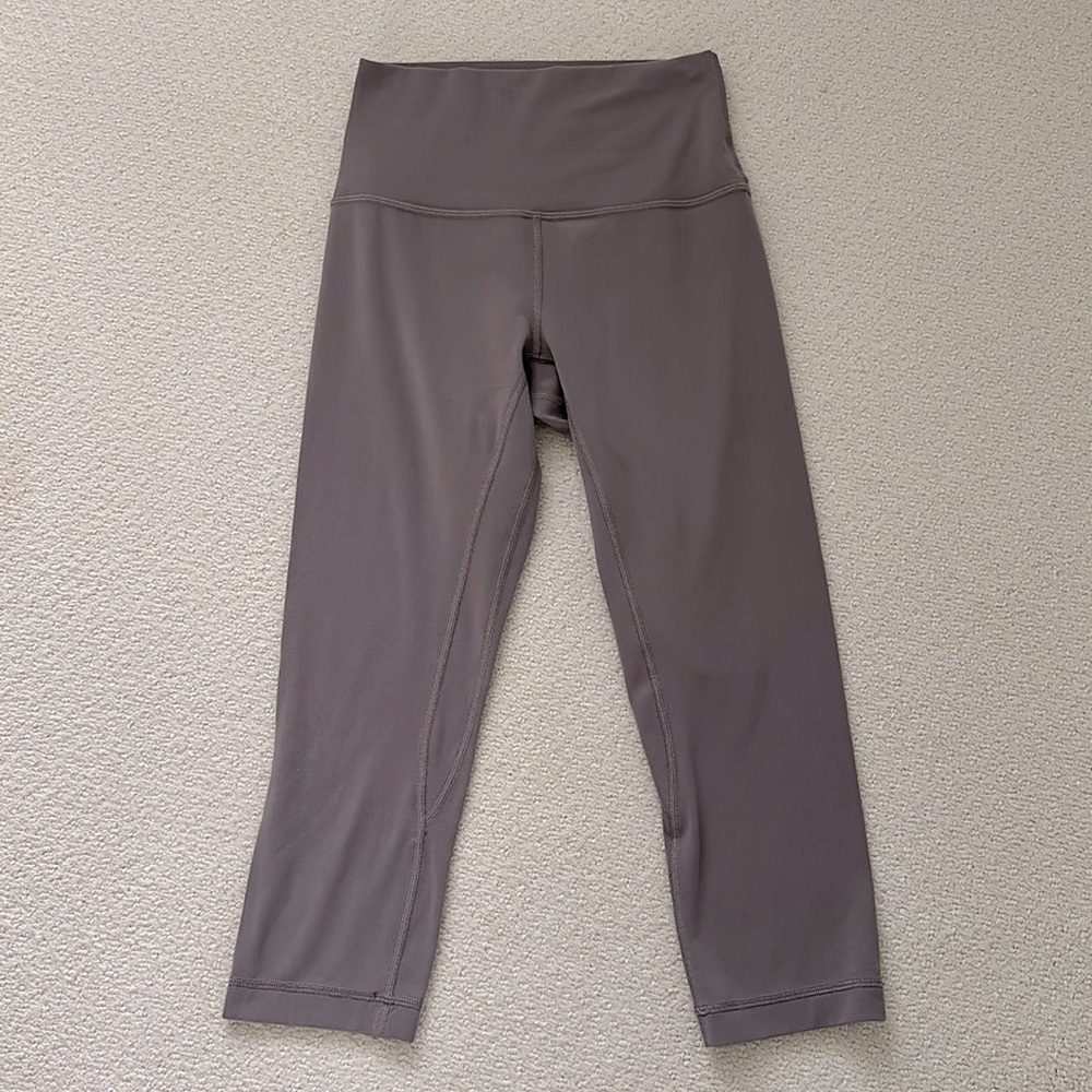 EXCELLENT condition Lululemon Align 21” high rise, Size 4